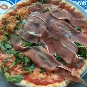 Gluten-free prosciutto pizza from Spris Pizza